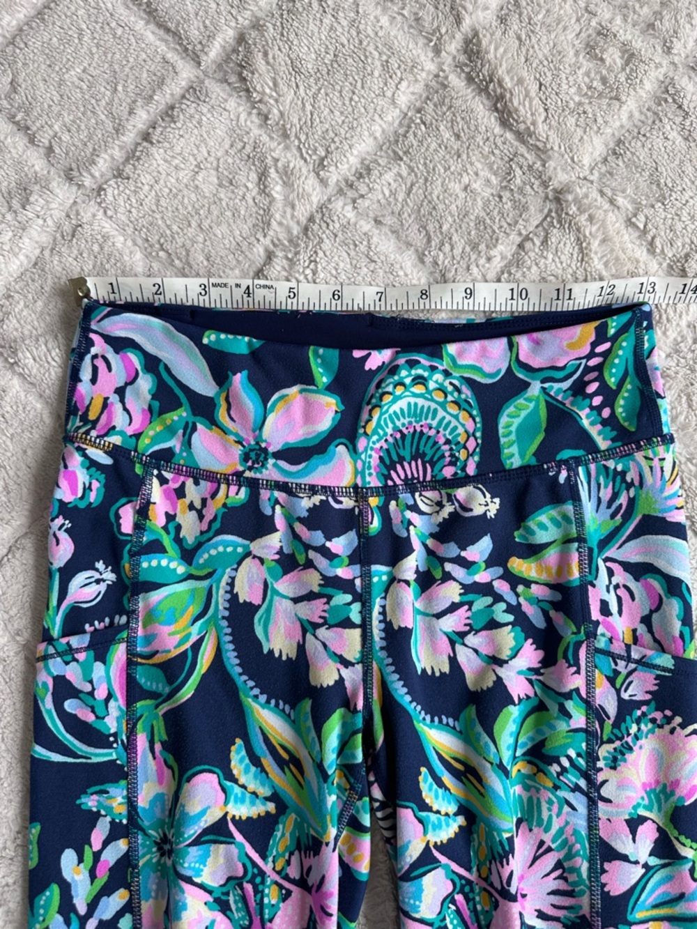 Lilly Pulitzer | Pineapple Par Luxletic Weekender Mid-rise Leggings | Size Small - Picture 9 of 12
